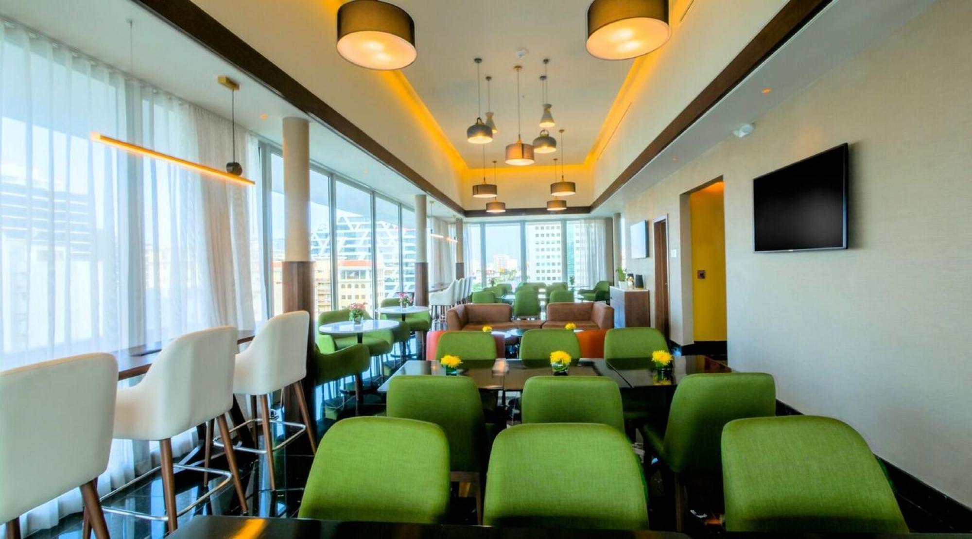 Holiday Inn Santo Domingo By Ihg Zewnętrze zdjęcie The lounge at the airport
