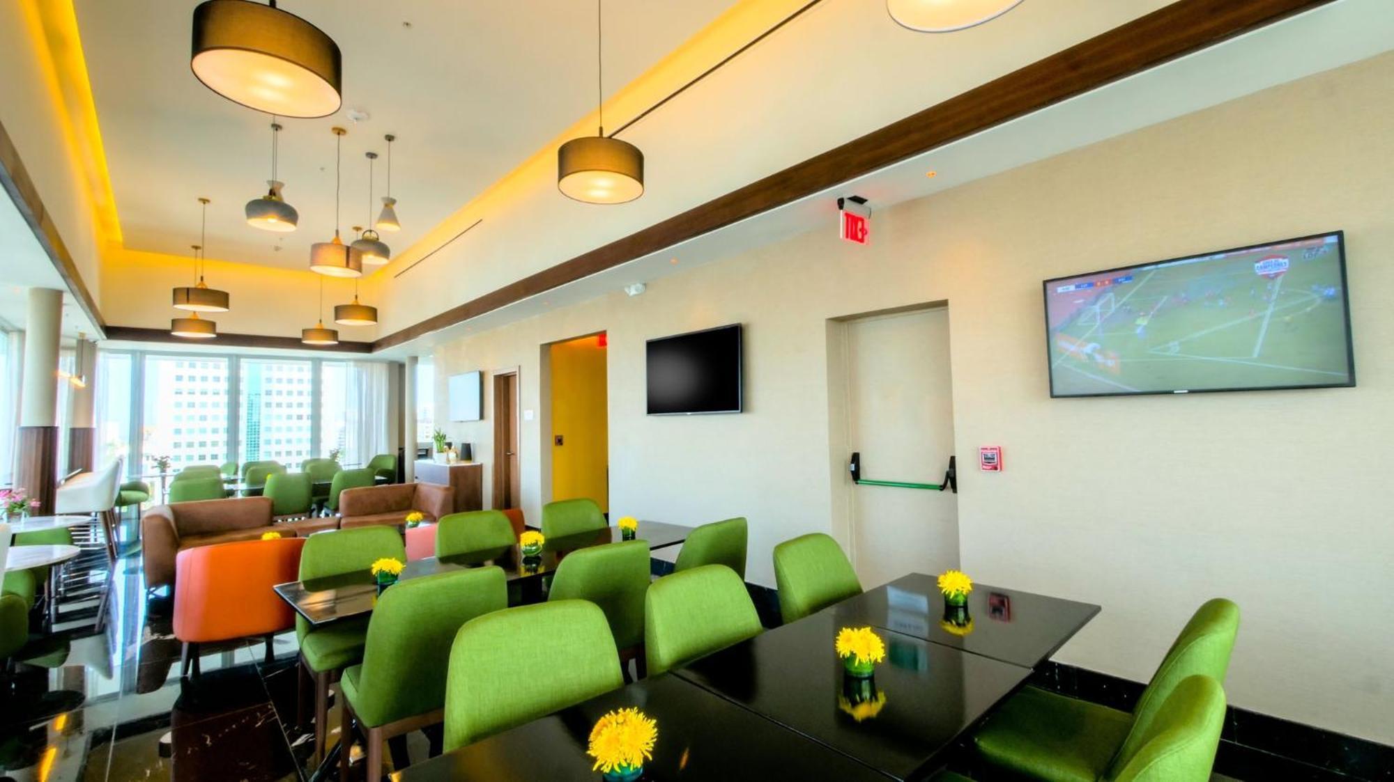 Holiday Inn Santo Domingo By Ihg Zewnętrze zdjęcie The lounge at the airport