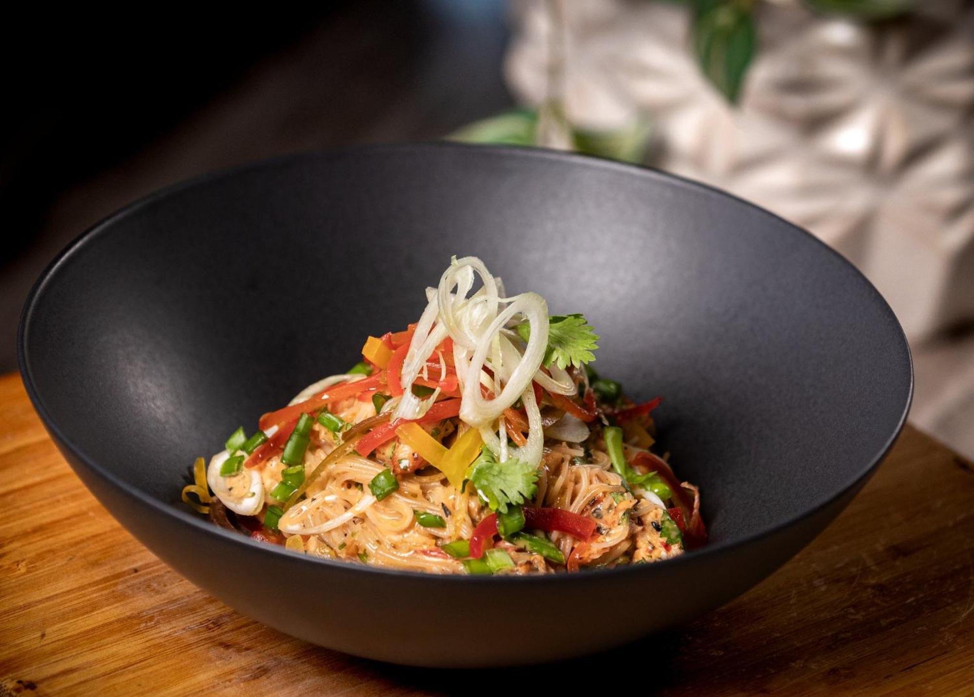 Holiday Inn Santo Domingo By Ihg Zewnętrze zdjęcie A bowl of Thai peanut chicken