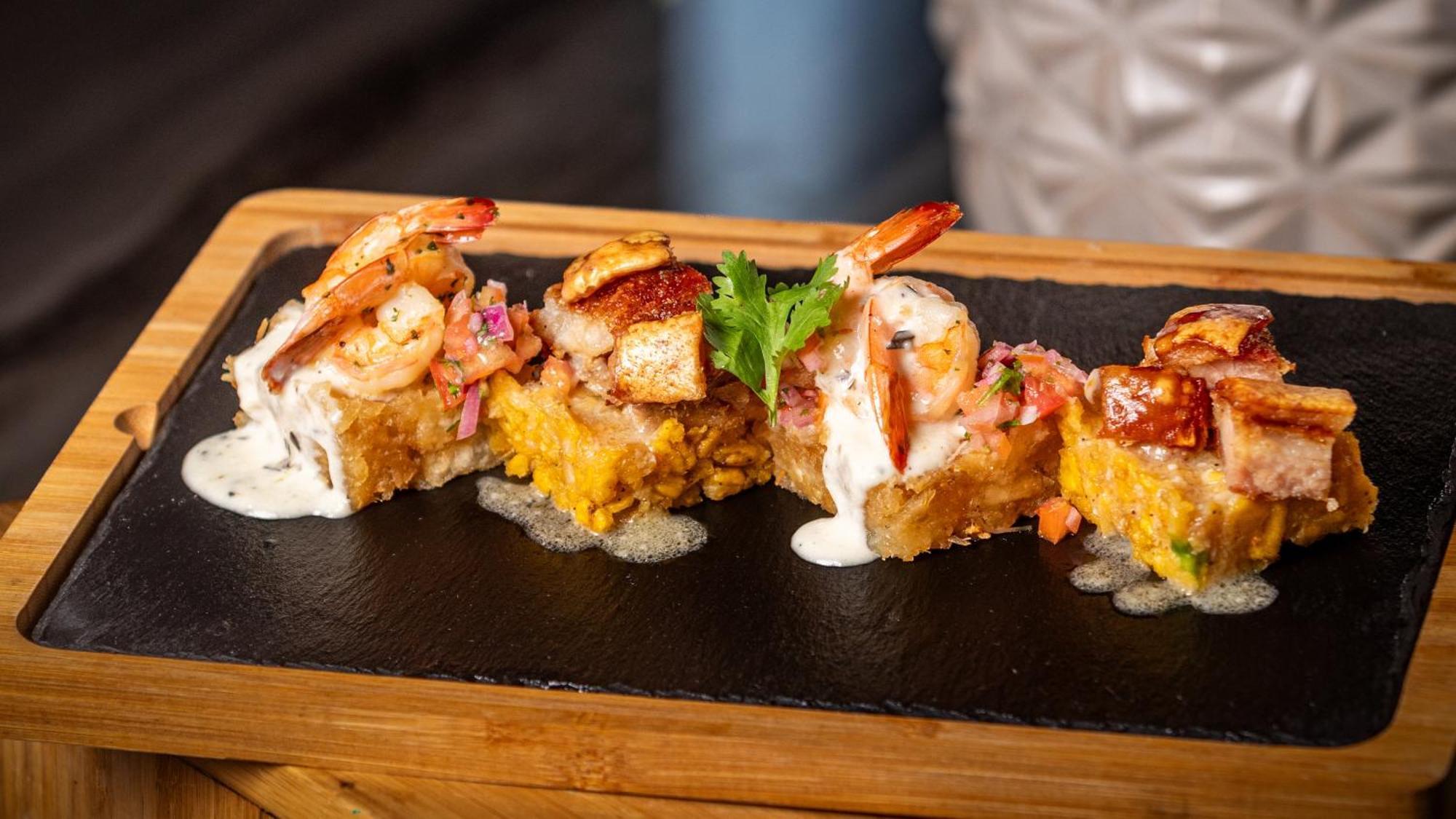 Holiday Inn Santo Domingo By Ihg Zewnętrze zdjęcie Shrimp and cornmeal fritter